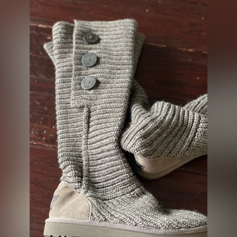 UGG Classic Cardy Slouch Button Knit Boots in Gray Size 7